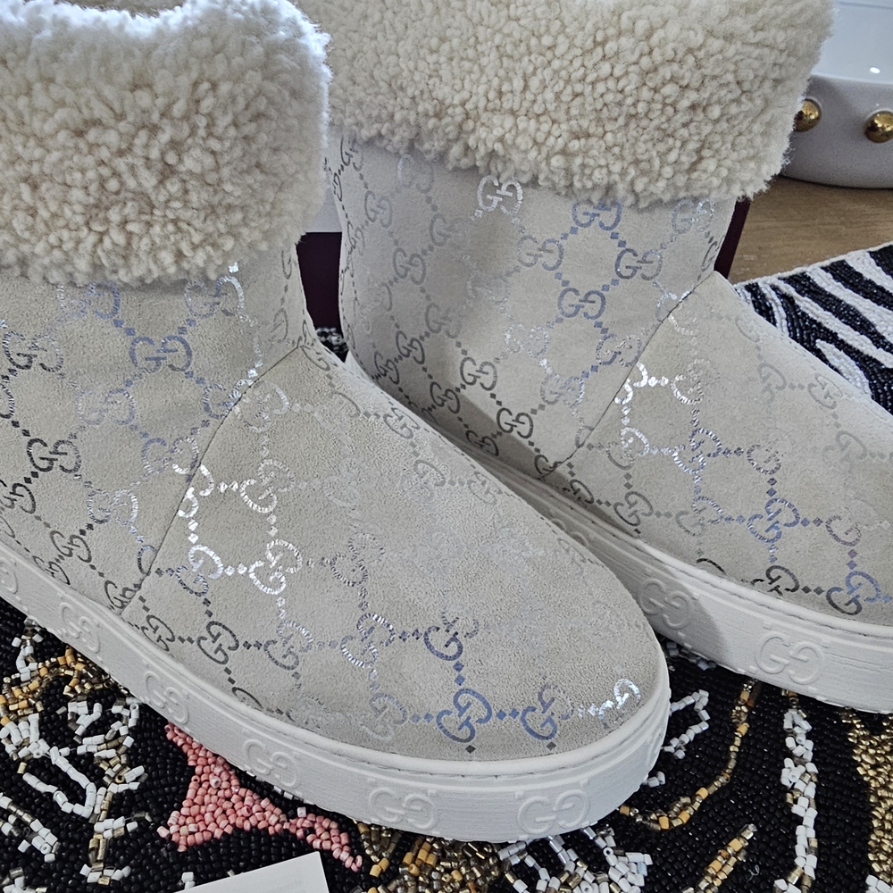 Gucci Women's Beige Shearling Winter Boots - Picture 4 of 7